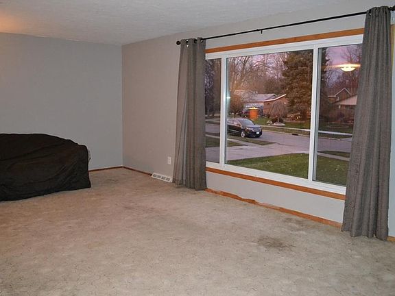 2nd image of 214 E Overlook Dr