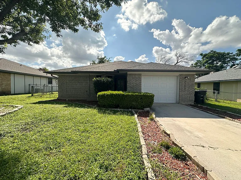 2703 Sidewinder Dr — Photo 1