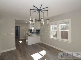 Cozy 2B/2BA with office/den