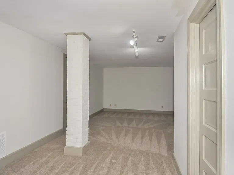 1200 E Broadway #1B — Photo 7