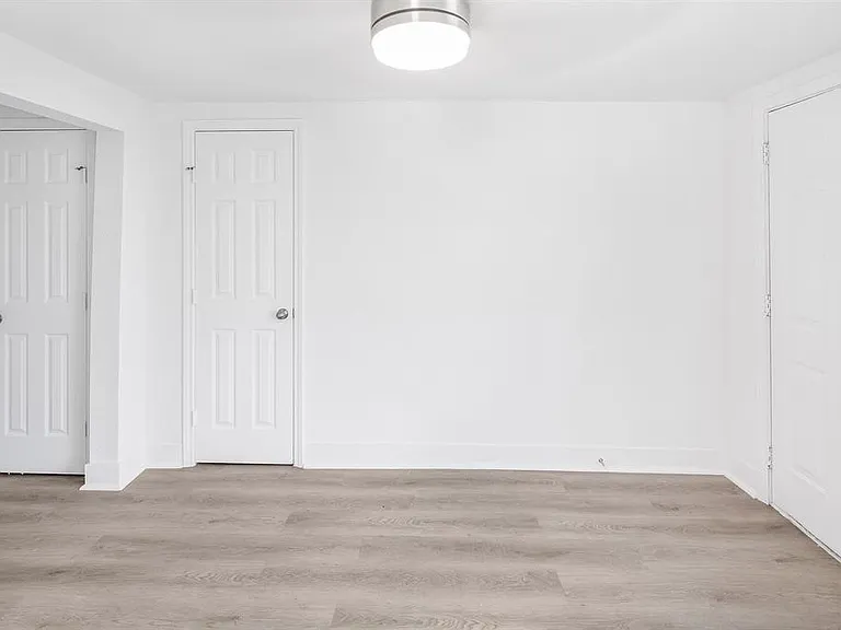 1911 Benson St #2 — Photo 5