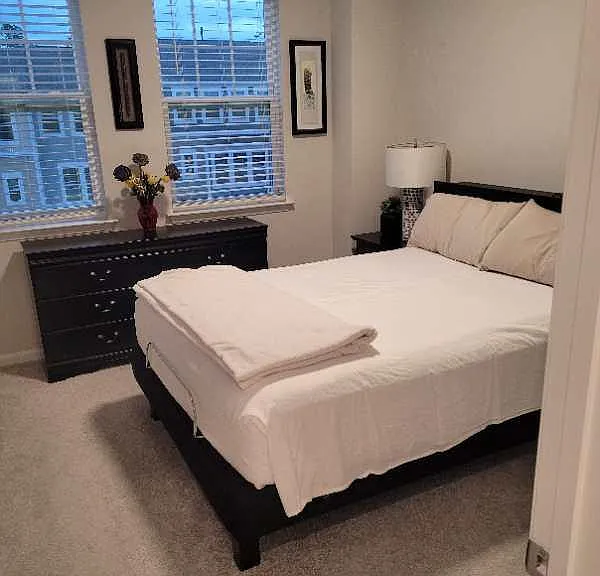 1040 Manorhaven Dr — Photo 1