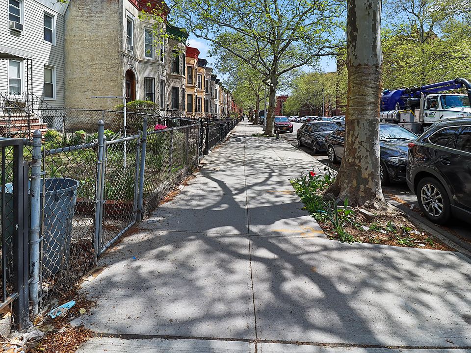 2nd image of 303 Bainbridge St