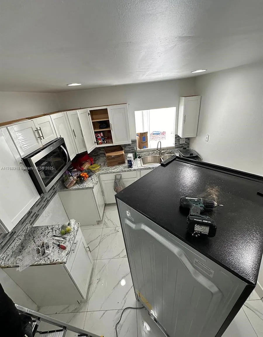 North Lauderdale Village — Photo 3