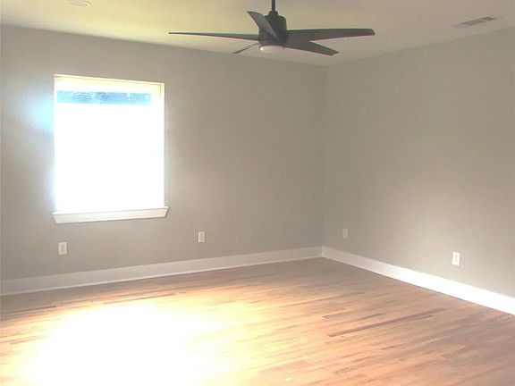 3rd image of 500 Carswell Ter