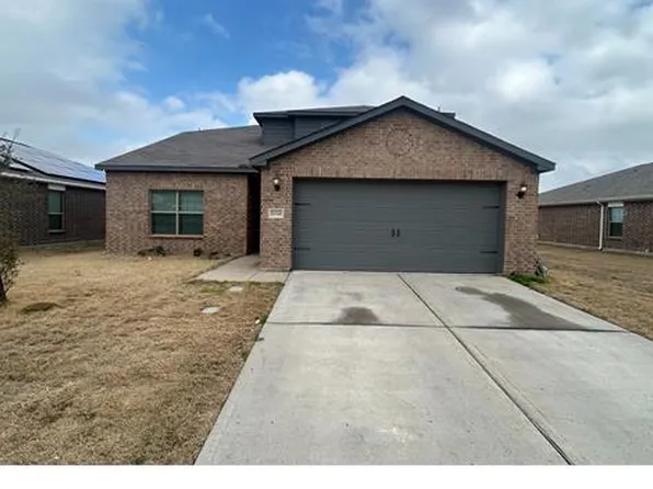 2020 Canterbury Dr, Seagoville, TX 75159