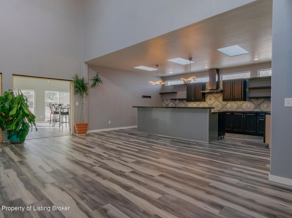 311 S Park St, Hebron, ND 58638