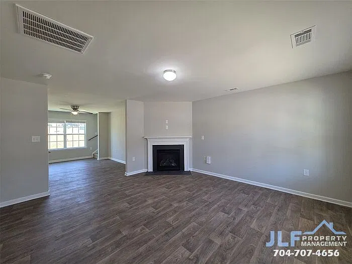 3 bed, 2.5 bath, 1564 sqft, $1,850 — Photo 3