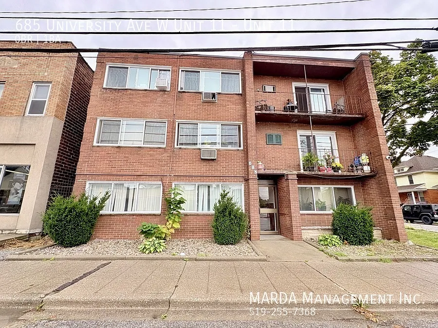 685 University Ave W #11