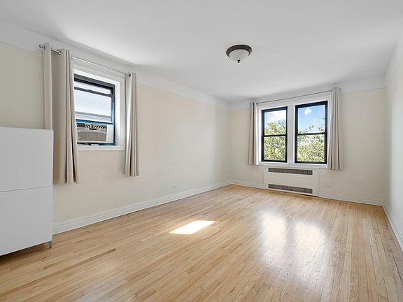 4th image of 4725 40th St APT 5C