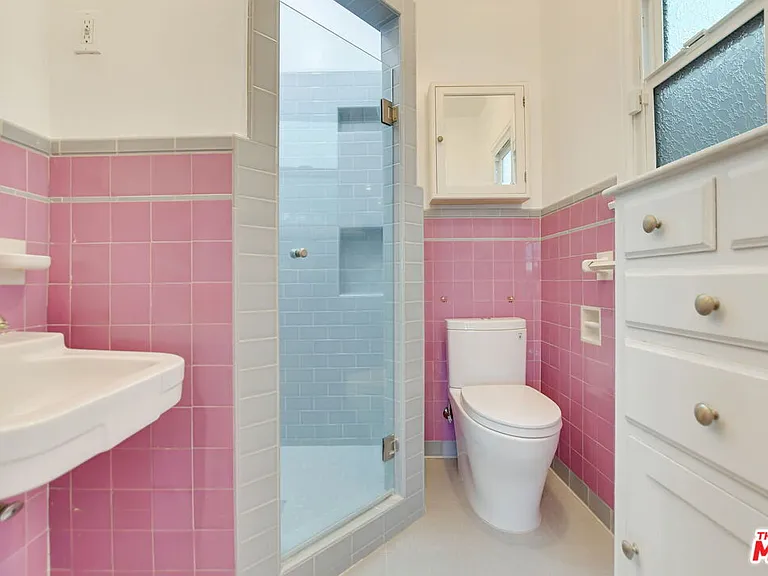 344 S Swall Dr — Photo 16