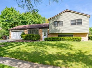 995 Coventry Ln, Crystal Lake, IL 60014