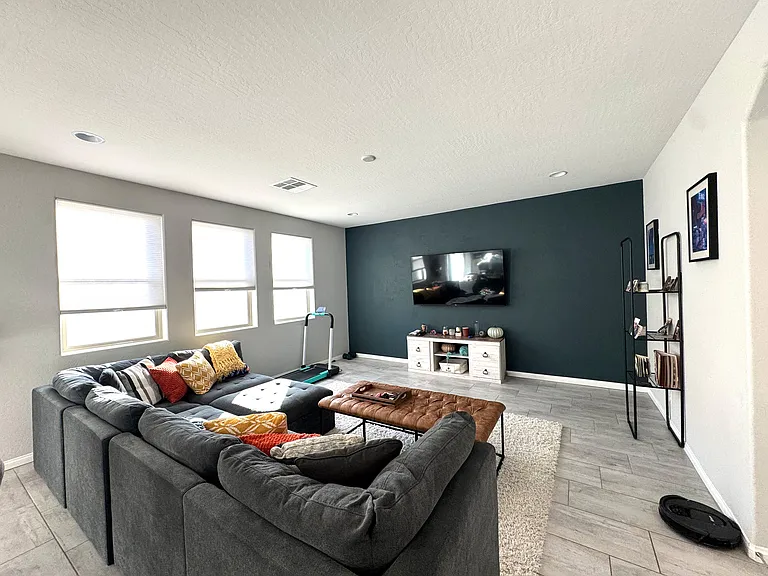 237 Zenobia Ct — Photo 3