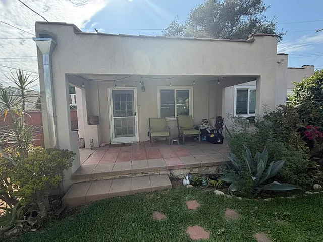 1047 N Rose Ave — Photo 3