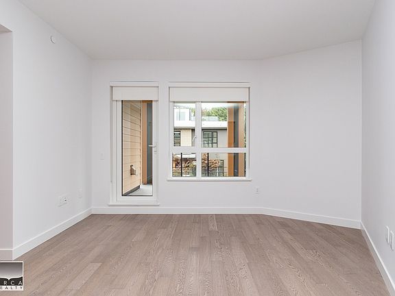 2nd image of 3220 Connaught Cres