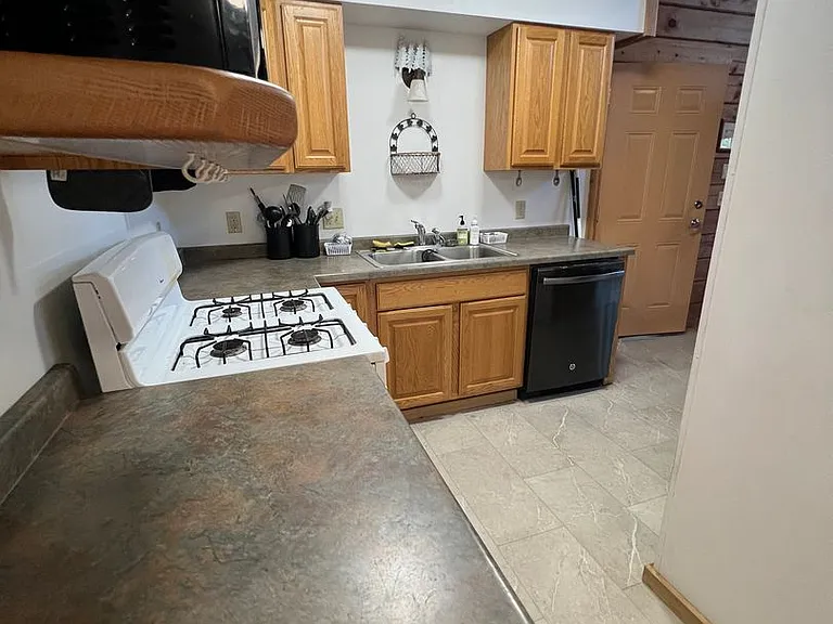 329 Hilltop Ct — Photo 1
