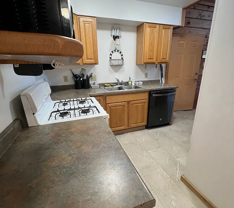 329 Hilltop Ct
