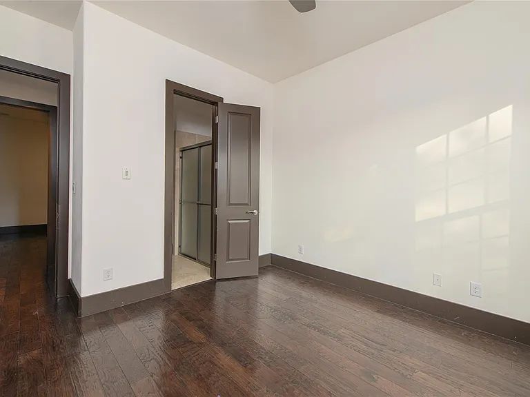 30 Freestone Stream Pl — Photo 37