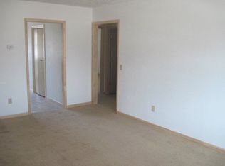 100 8th St SW APT 2, Minot, ND 58701