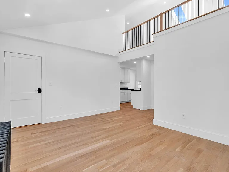 949 Hancock St #4 — Photo 18