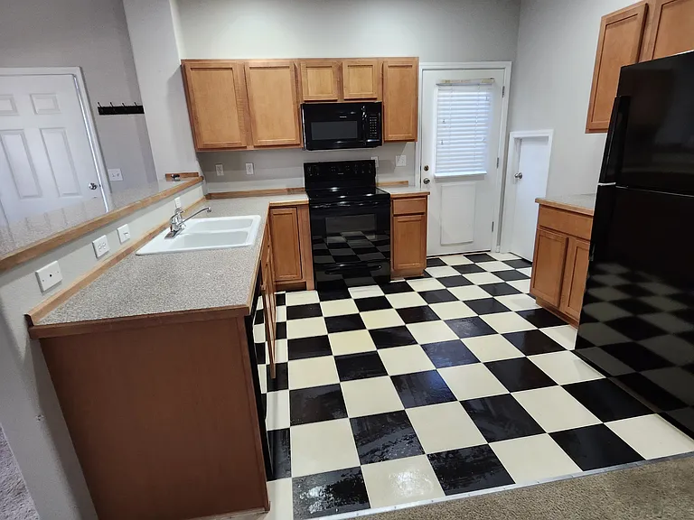 3007 W Madison Ave — Photo 5
