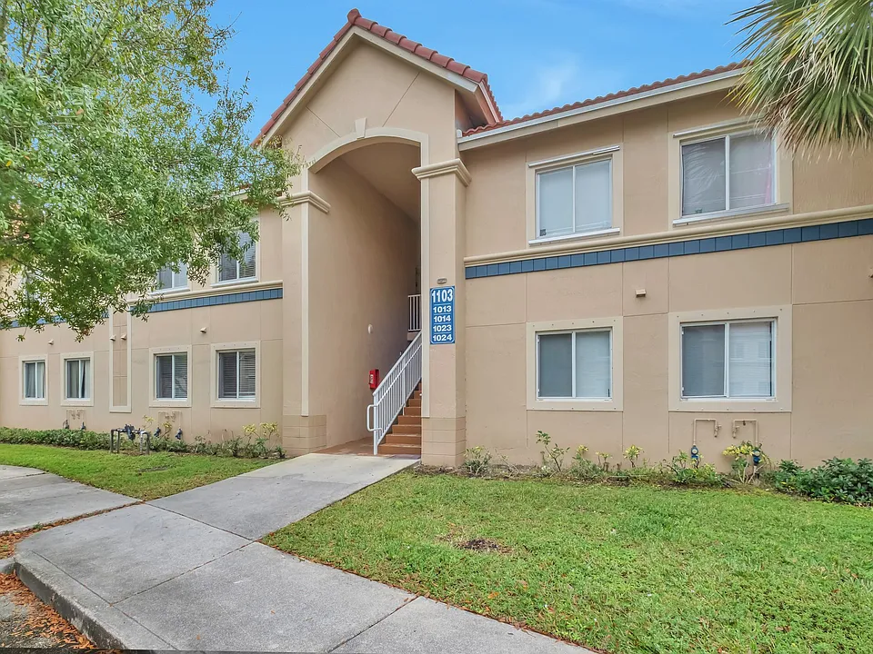 1103 Golden Lakes Blvd #1013