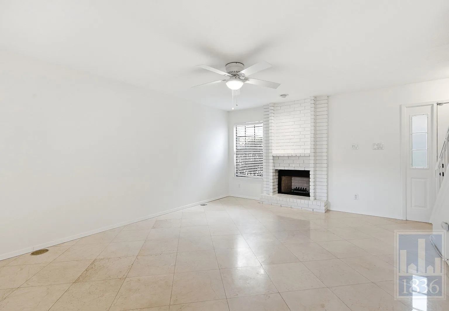 2 bed, 1.5 bath, 968 sqft, $1,300 — Photo 3