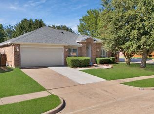 211 Crestview Dr, Arlington, TX 76018