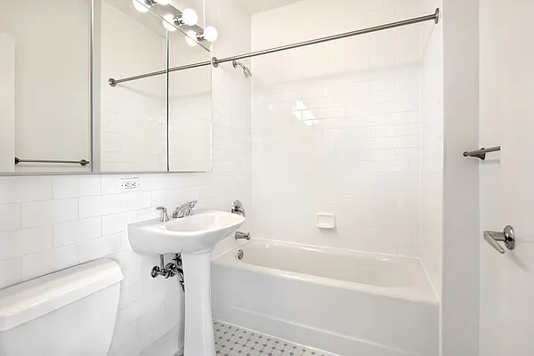 Rented by Space Marketing Shop | media 23