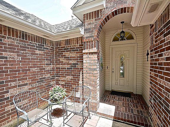 3rd image of 11522 Meadowchase Dr