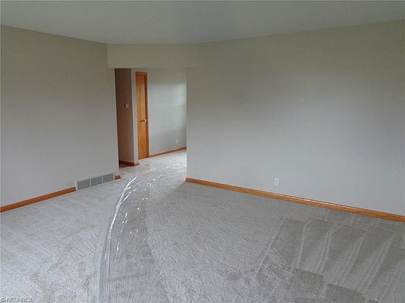 3rd image of 208 E Wills Ave