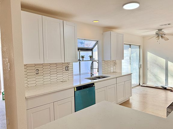 2nd image of 4243 Timberglen Rd