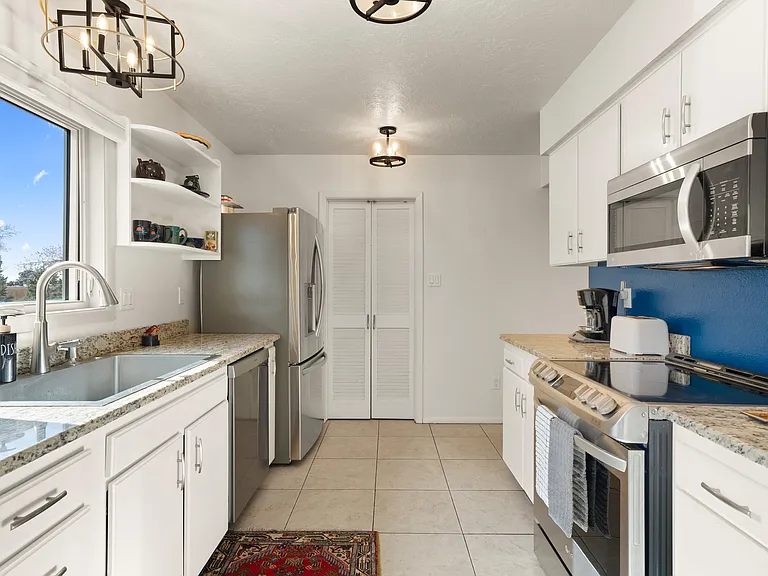 2917 Plaza Blanca — Photo 4