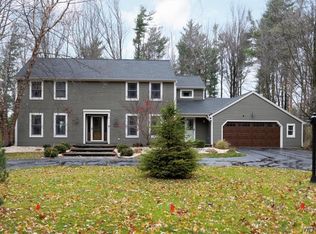8 Knob Hill Rd, Orchard Park, NY 14127
