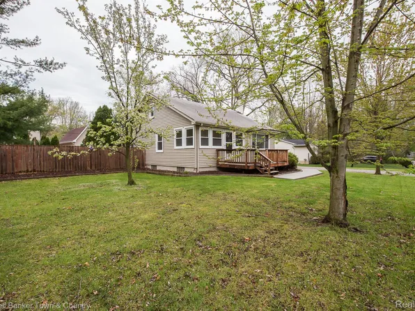 333 Fairmount St, Whitmore Lake, MI 48189