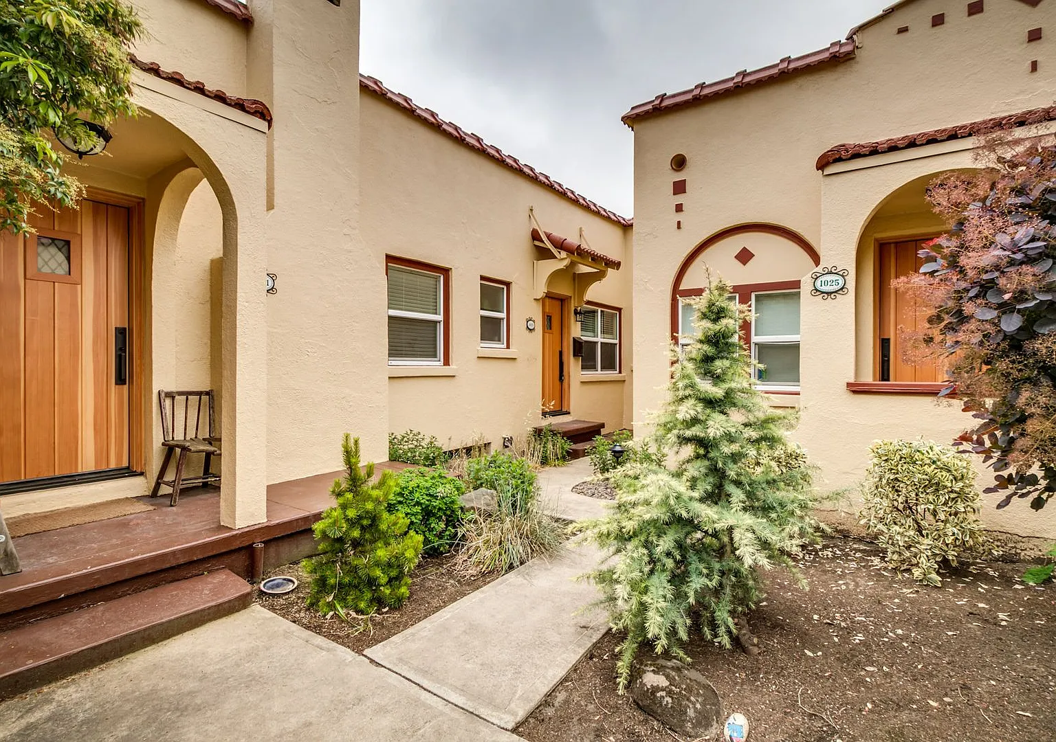 Amazing Vintage 1 Bedroom In Kerns Neighborhood! — Photo 1