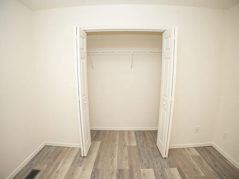 325 S Summit Dr #A — Photo 15