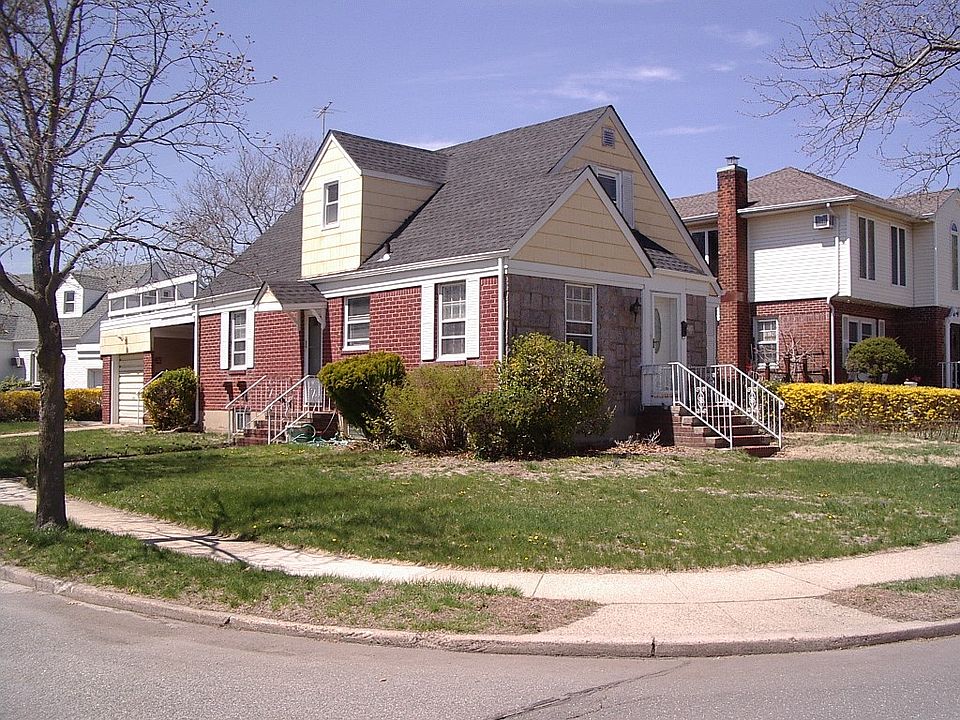 1st image of 106 Maple Dr W