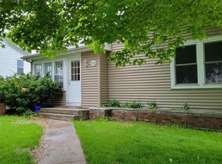 303 S High Ave, Oxford, IA