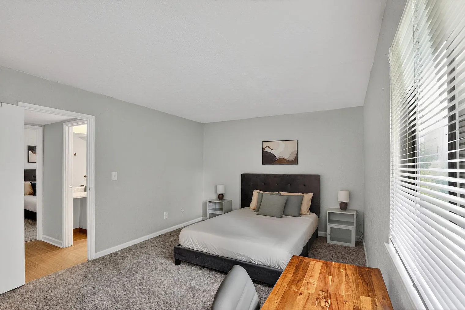 2 bed, 1.0 bath, 9913 sqft, $2,310 — Photo 4