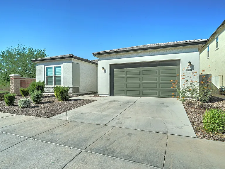 13533 N 146th Ln — Photo 2