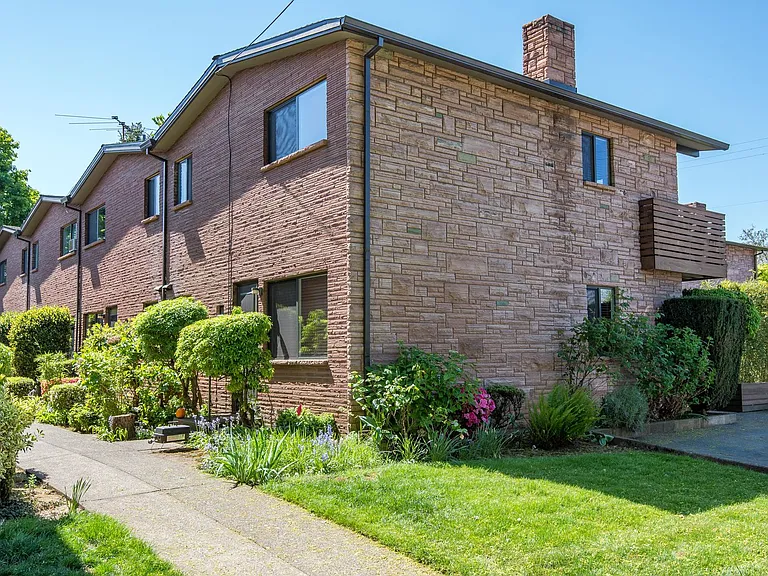 2504 N Rosa Parks Way — Photo 30