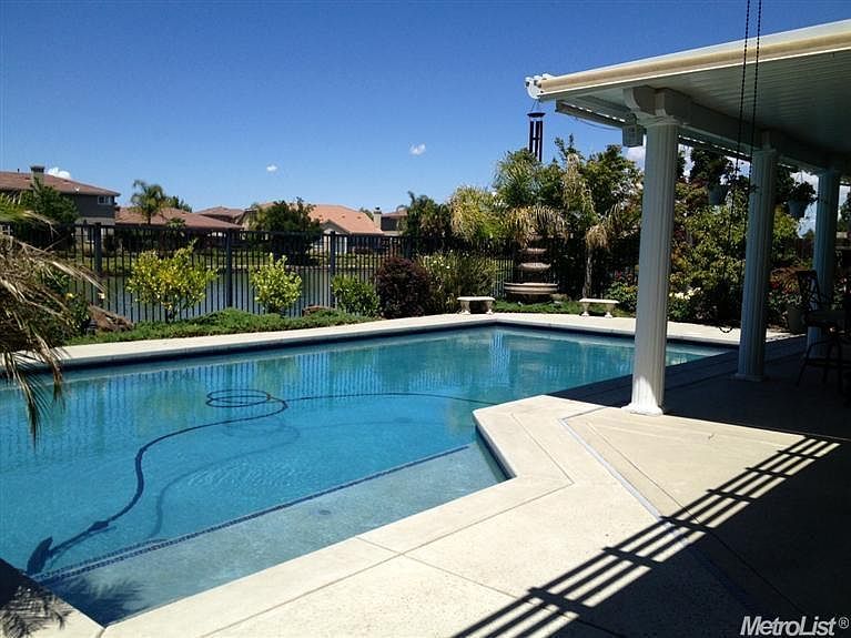1st image of 300 Vista Cove Cir