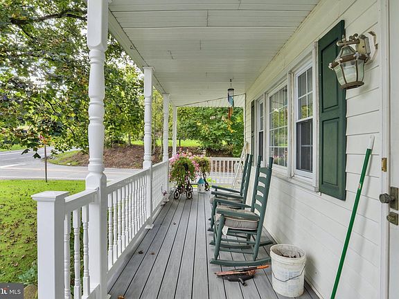 3rd image of 2789 Meadow View Rd