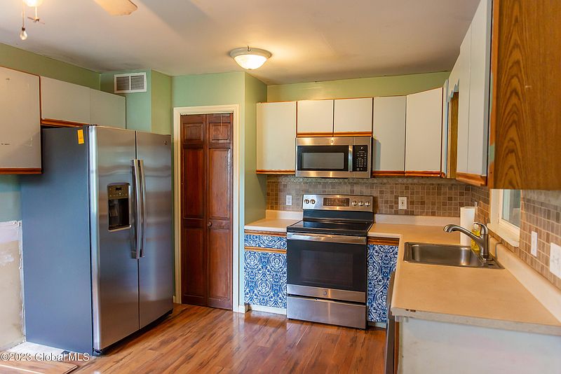 3rd image of 17 Sherwood Drive