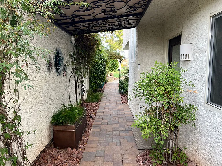 3151 Bel Air Dr — Photo 20