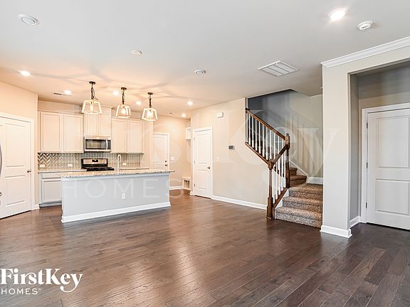 2nd image of 11917 Silverheel Ln