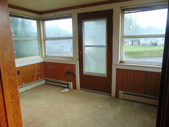 3rd image of 746 W Summerlee Ave