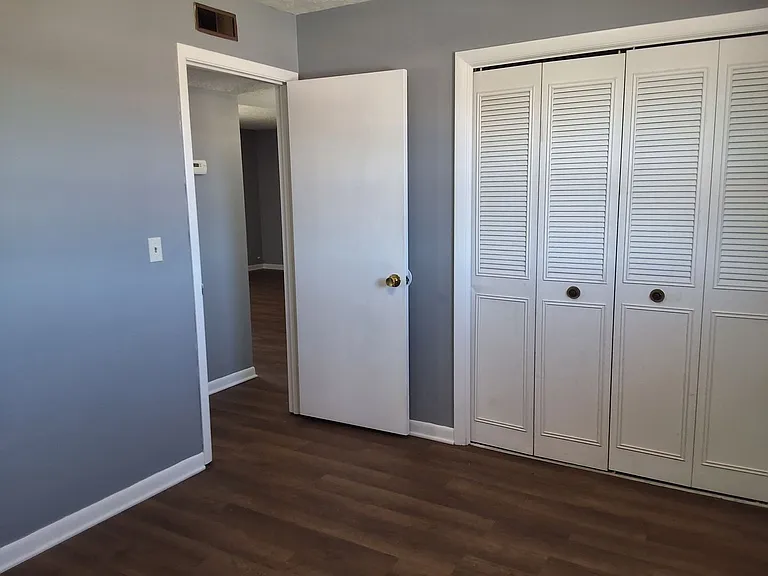 253 University Dr — Photo 12