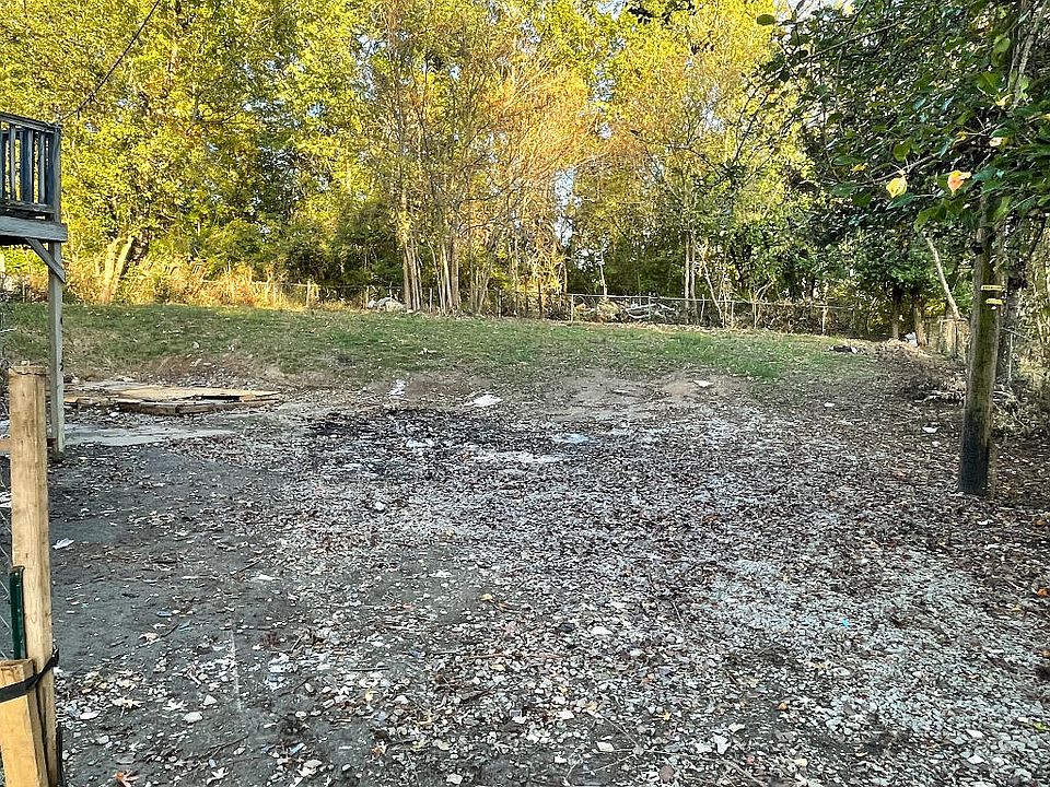 2nd image of 110 Cherokee Pl